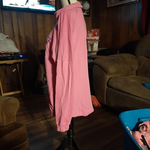 05/21 Vs pink snap neck - Picture 3 of 6